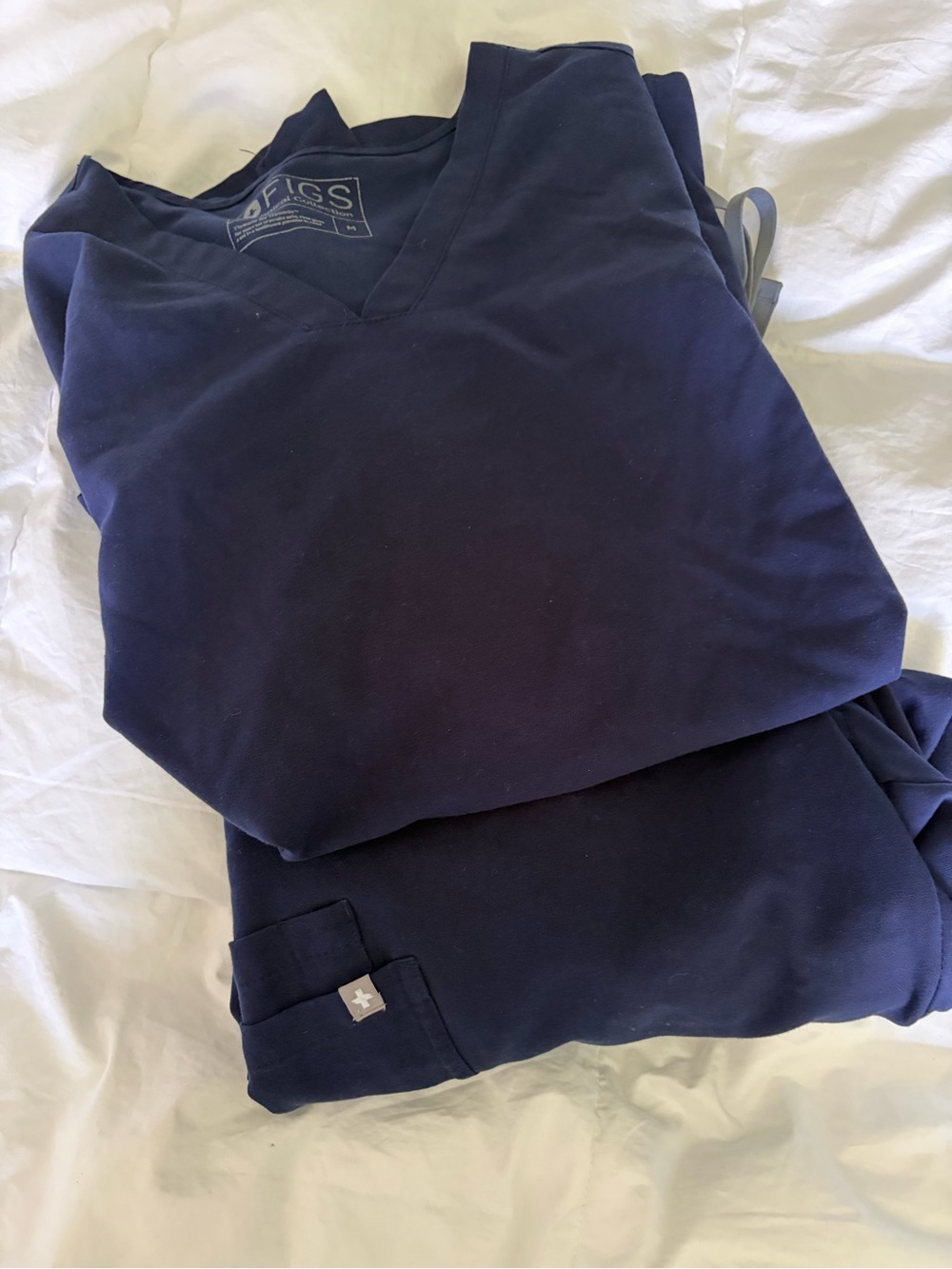 Figs  Midi with Pockets navy blue medium shirt and small-tall pants - Picture 2 of 4